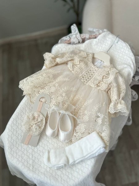 فستان مع اكسسواراته