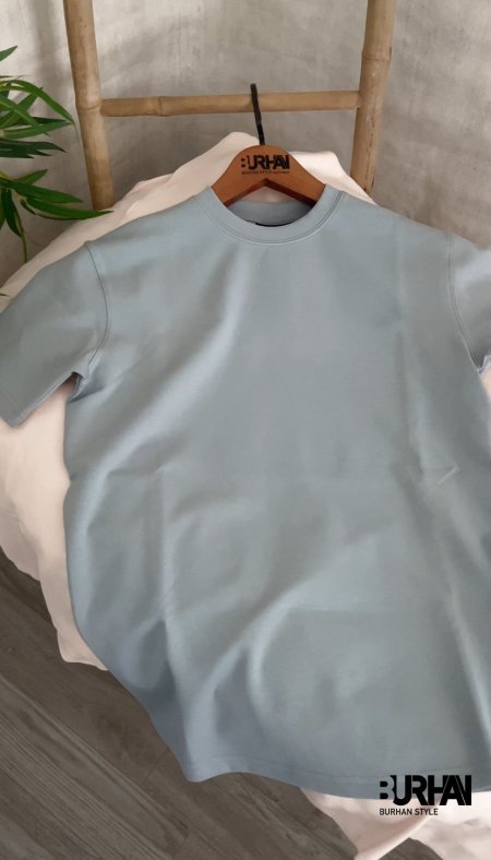 أزرق